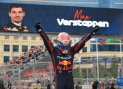 开云下载-关于梅赛德斯险胜红牛车队，塞恩斯高光表现的信息