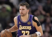 开云官网-福建队轻取雄鹿，东契奇状态火热