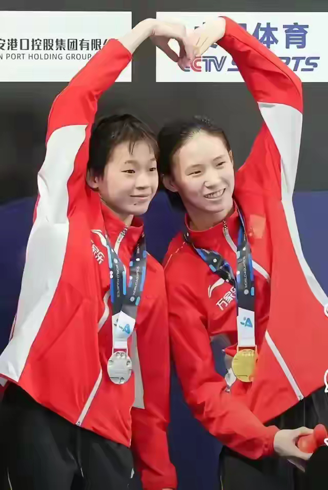 加拿大跳水高手夺得冠军，喜笑颜开的简单介绍