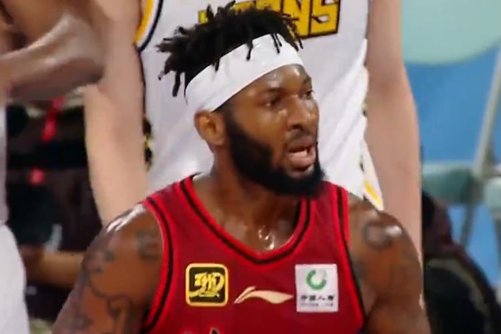 浙江男篮被江苏男篮完胜遭吞苦果