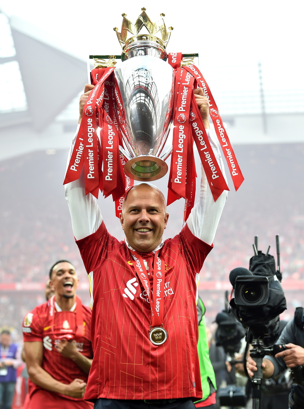 利物浦主场艰难获胜，英超保持领先