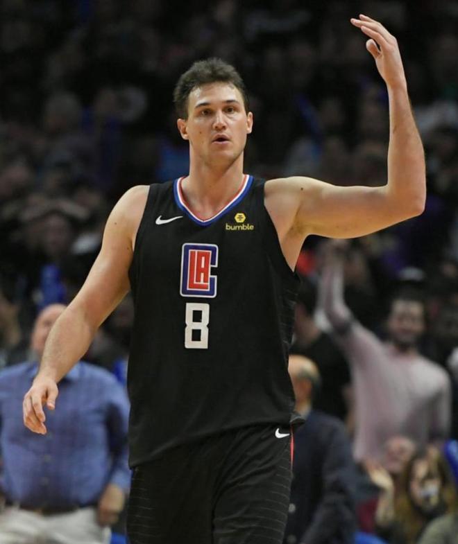 尼克斯完胜澳大利亚男篮，加里纳利打破历史纪录的简单介绍