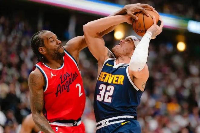 包含雄鹿B队鏖战勇士，伦纳德惊艳世界的词条