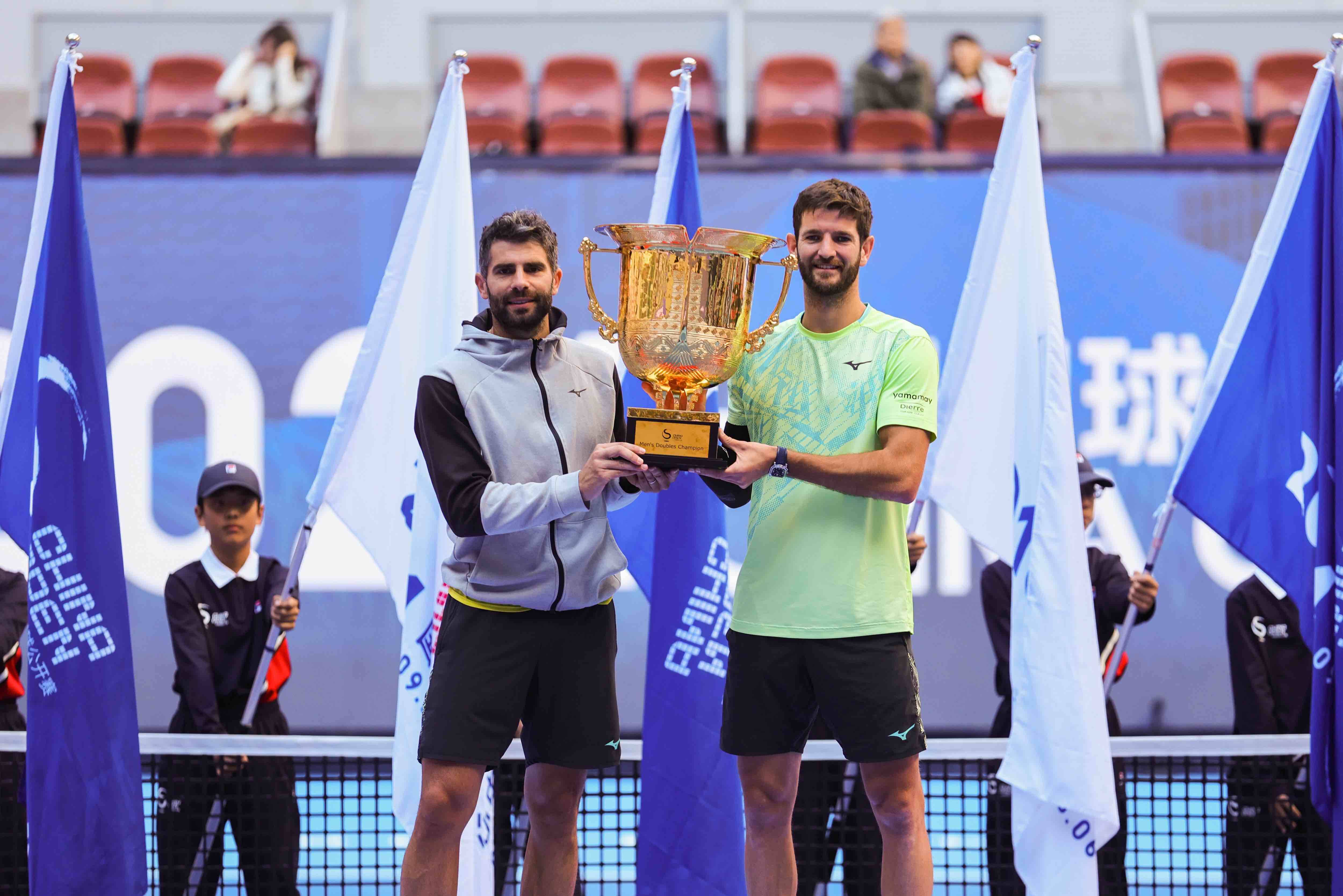 年终总决赛力克拉沃尔杯，阿尔卡拉斯惊艳四座的简单介绍