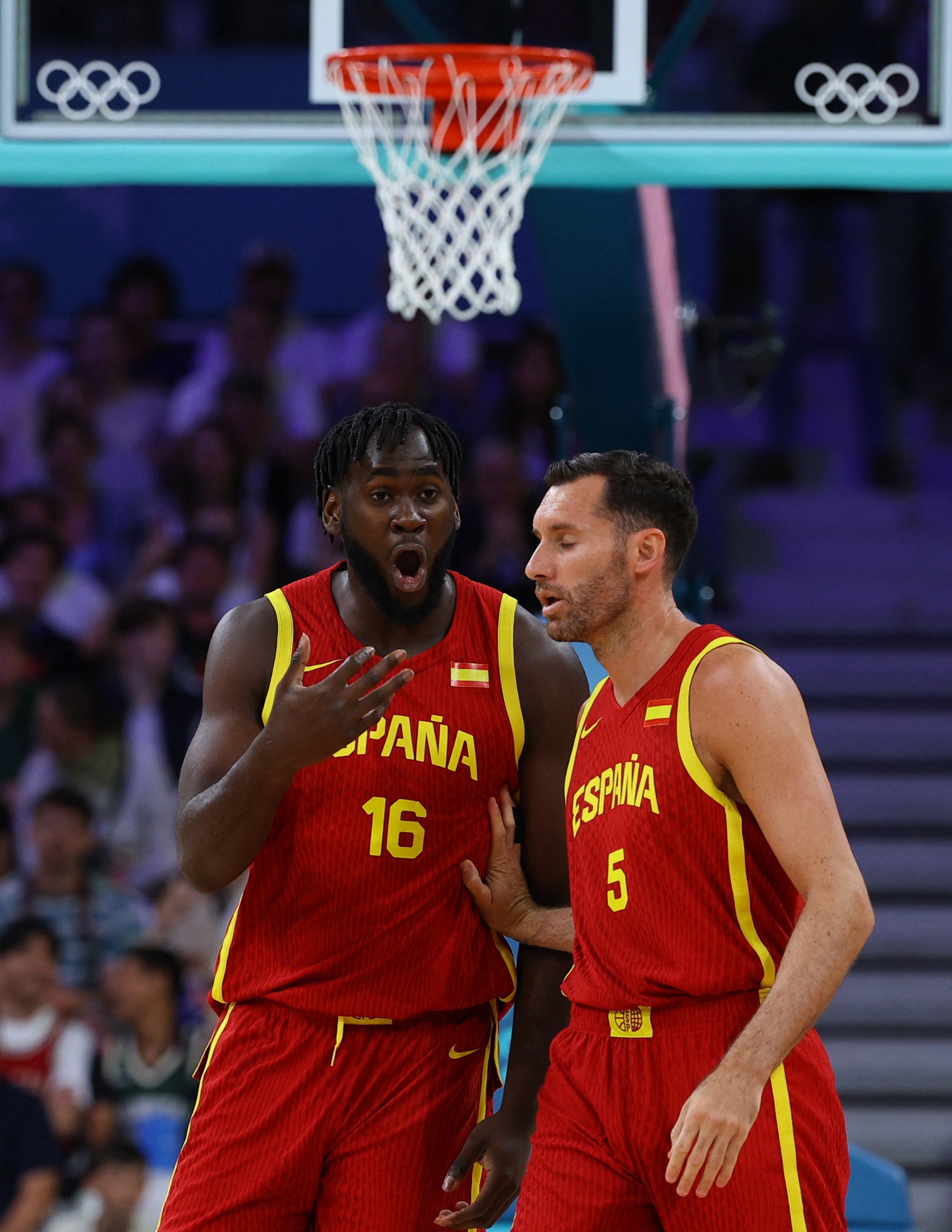 西班牙男篮完胜湖人B队，锡安送出助攻