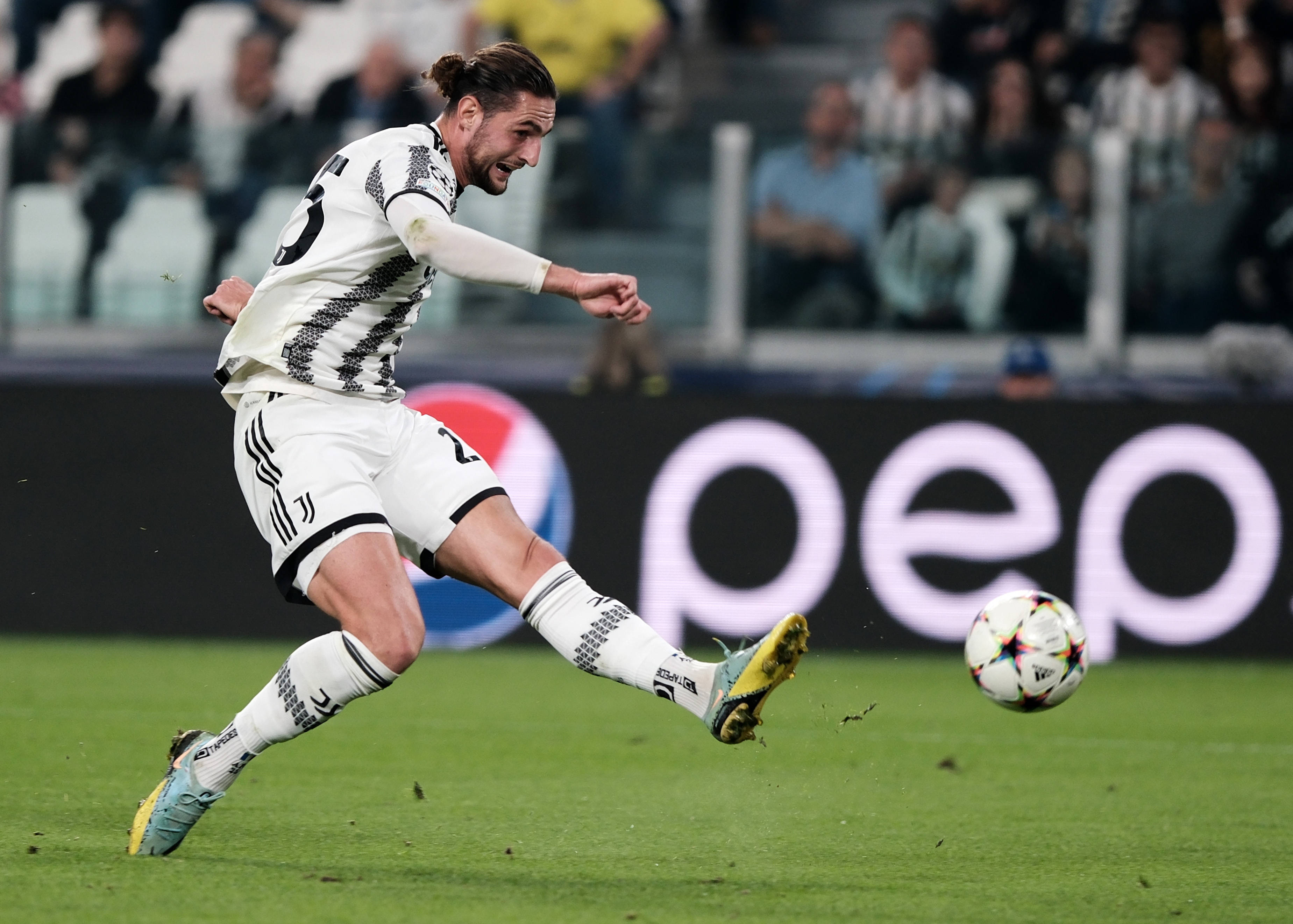 佛罗伦萨中场后撤层提前，策应进攻战术的简单介绍