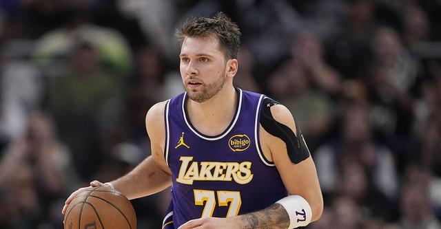 福建队轻取雄鹿，东契奇状态火热