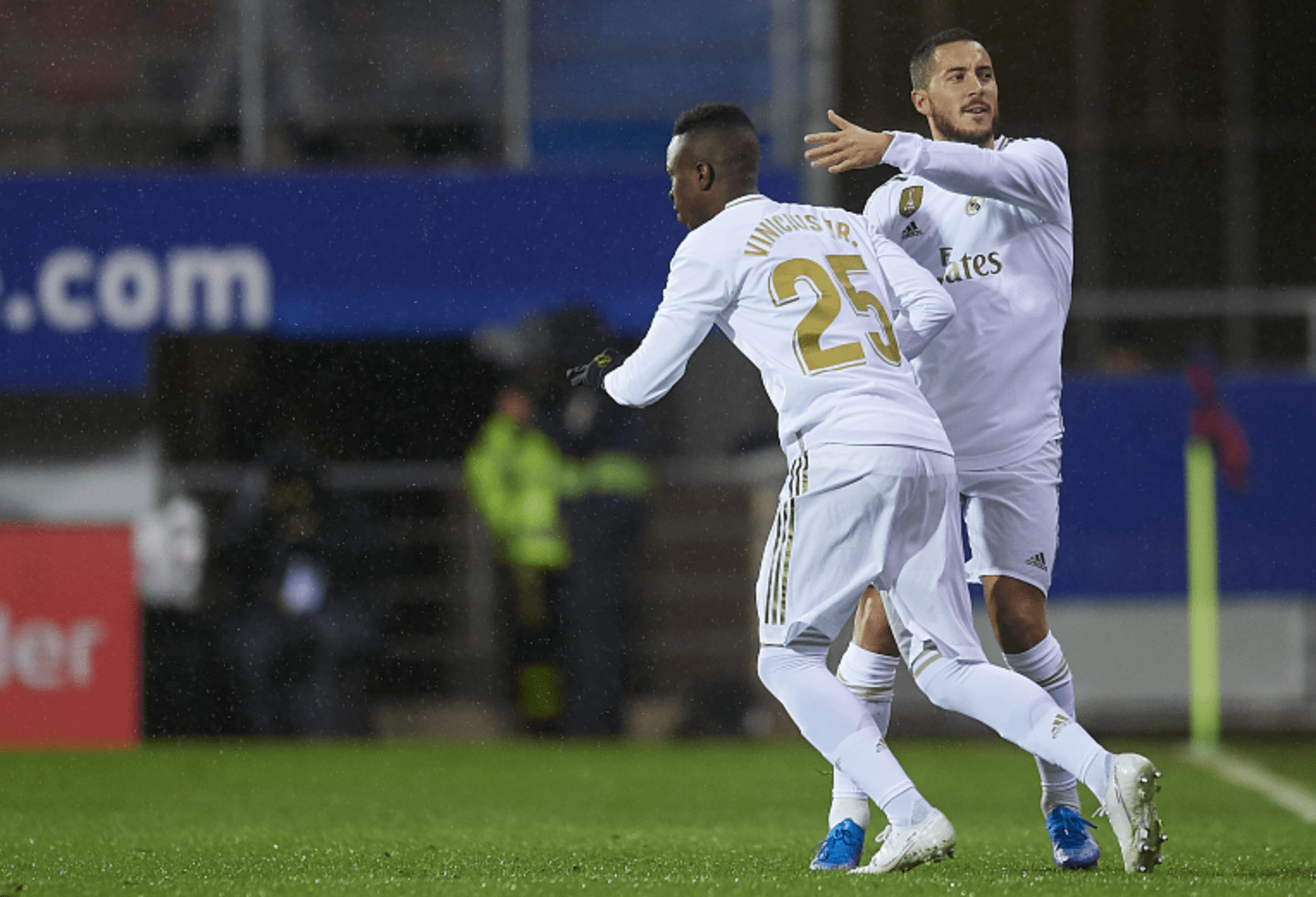 包含皇马逆袭成功，晋级形势有利的词条