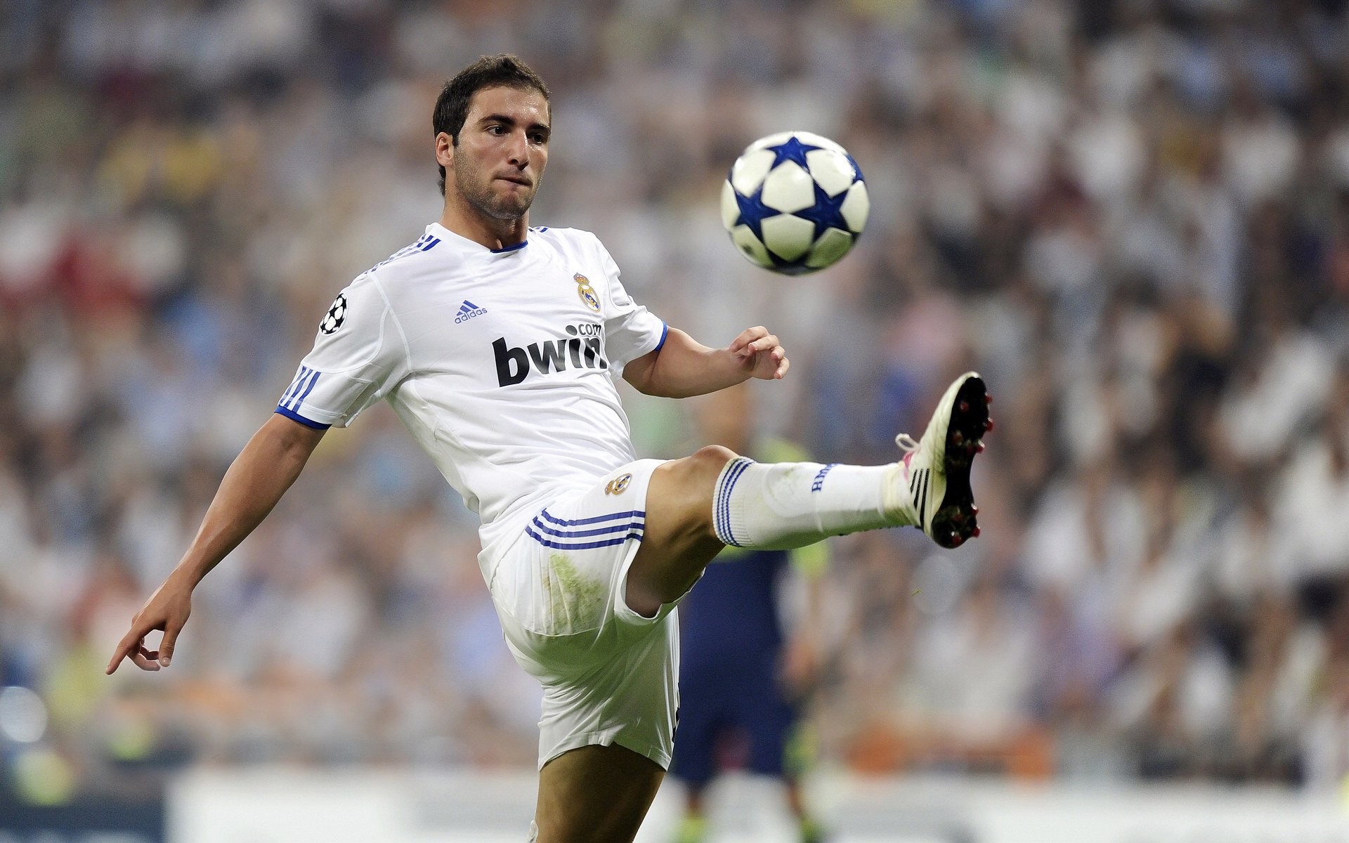 阿什拉夫之夜，当足球巨星点亮NBA总决赛的星空